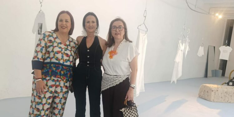 Unión histórica entre o Concello e Pull&Bear para crear unha colección cápsula con encaixe de Camariñas