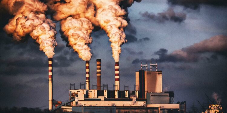 Europa acelera la reducción de emisiones (-7,9%) mientras el mundo vuelve a crecer (+1,5%)