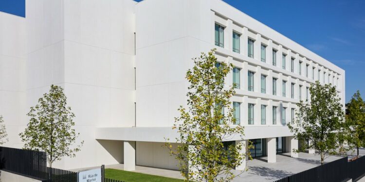 Carballo contará cun novo centro de referencia para entidades sociais grazas a un convenio coa Fundación Amancio Ortega