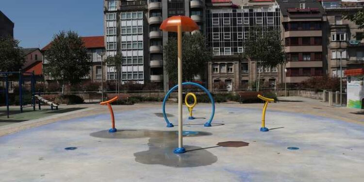Ourense abre a tempada dos xogos acuáticos da Alameda do Cruceiro e das fontes transitables dos barrios