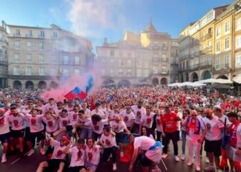 O Concello recibiu na Praza Maior a Unión Deportiva Ourense para celebrar o ascenso á Primeira Federación