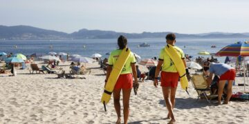 Una mujer fallece en la playa de Broña, Outes