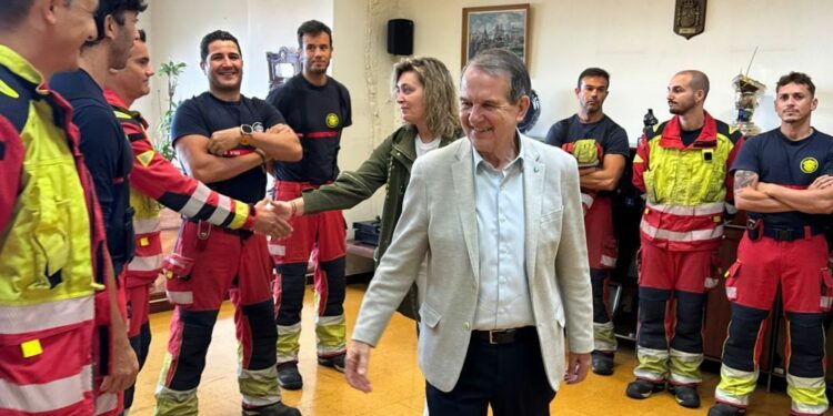 Vigo incorpora cinco novos bombeiros como funcionarios de carreira
