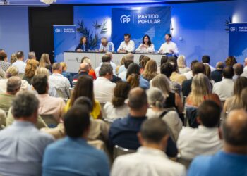 Paula Prado chama aos coruñeses a «intensificar o traballo» para consolidar as 42 alcaldías populares e ir a por máis no 2027