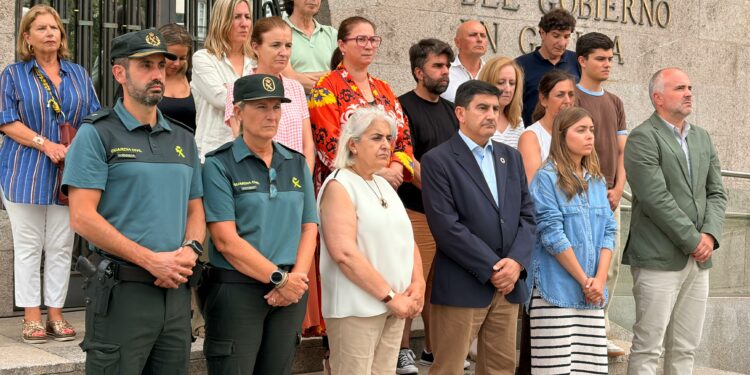 Minuto de silencio na Delegación do Goberno como sinal de repulsa polos últimos asasinatos machistas
