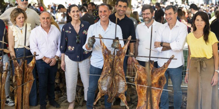 Paula Prado pon en valor a tradición, cultura e gastronomía da Festa do Carneiro ao Espeto de Moraña