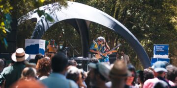 Sinsal despídese de San Simón coa música de Indus, Juventude, Virginie Dembelé, Nadeem Din-Gabisi, Mocho Gris, Skanderani e Matéria Prima DJs