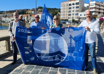 Baiona iza la bandera zul en sus seis playas