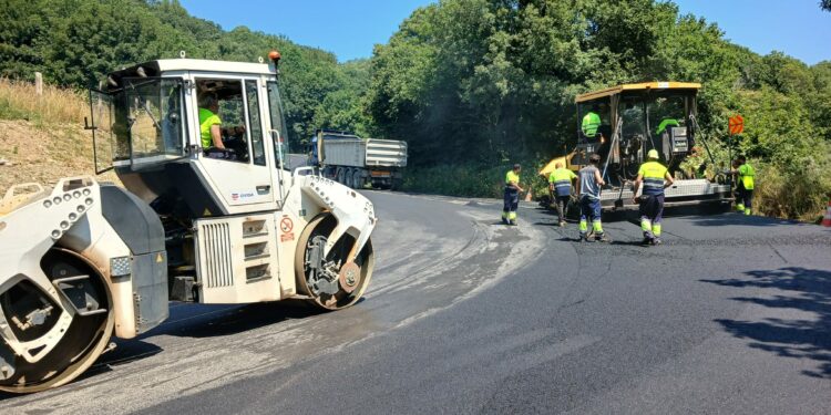 A Deputación aglomera a estrada que conecta Pedrafita e Seoane, na que leva investido máis de 1M€
