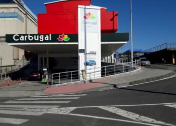 Cuatro de cada diez conductores en Galicia ya eligen las gasolineras de bajo precio como primera opción