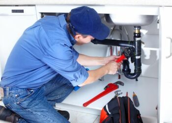 Colapso en las reparaciones de las comunidades de propietarios en Galicia por la falta de profesionales