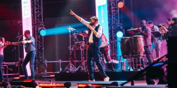 Juan Luis Guerra conquista Sanxenxo en una noche histórica