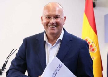 Tellado pide a Sánchez que asuma la realidad y convoque elecciones