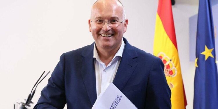 Tellado pide a Sánchez que asuma la realidad y convoque elecciones
