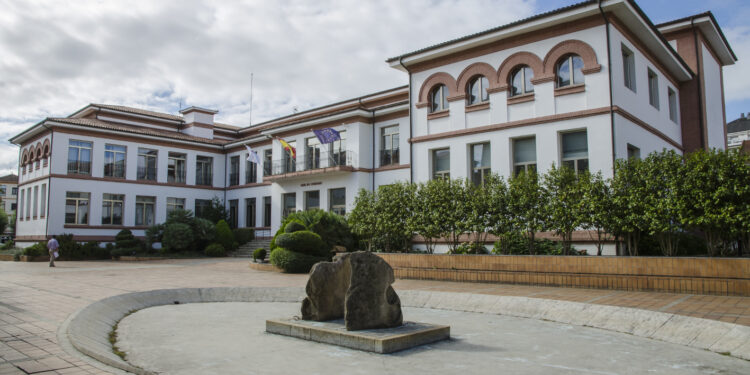 Monforte de Lemos implantará a xornada ordinaria de 35 horas semanais para todo o persoal
