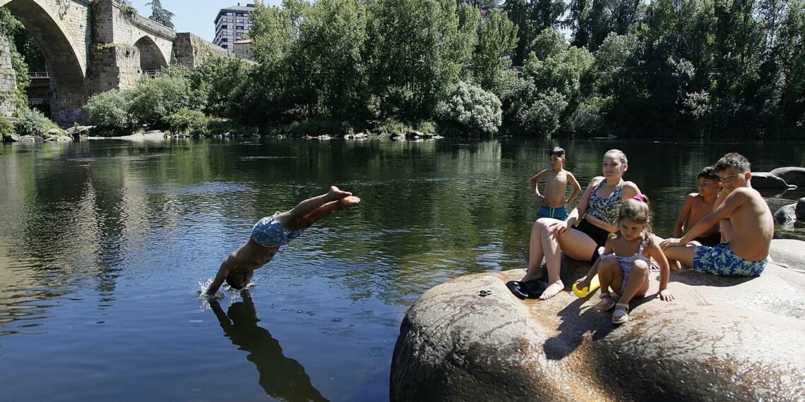 La ola de calor llega a Galicia: las comarcas donde se superarán los 35 grados