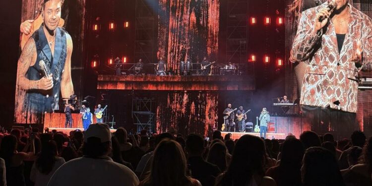 Romeo Santos y Prince Royce triunfan en A Coruña: así fue el concierto que hizo historia en el Muelle de la Batería