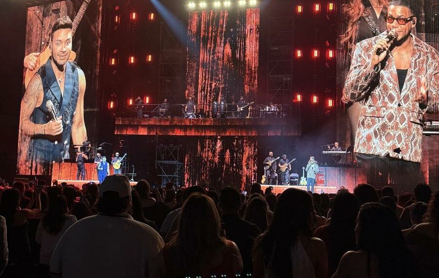 Romeo Santos y Prince Royce triunfan en A Coruña: así fue el concierto que hizo historia en el Muelle de la Batería