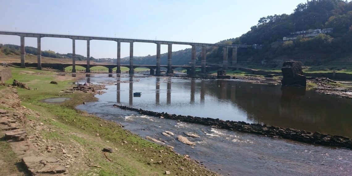 Sequía en Galicia: estos son los concellos con avisos y restricciones al consumo de agua este verano