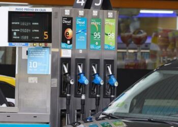 El combustible sube desde mañana en España: llenar el depósito costará hasta 3 euros más y dispara la preocupación entre los conductores
