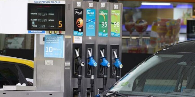 El combustible sube desde mañana en España: llenar el depósito costará hasta 3 euros más y dispara la preocupación entre los conductores
