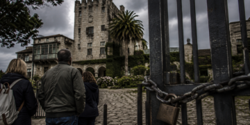 El Pazo de Meirás es público, pero los visitantes no pueden entrar en todas sus estancias: crece la polémica