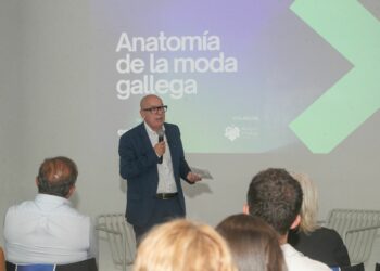 Xosé Regueira reivindica a moda galega como industria clave, xeradora de emprego e referente de identidade