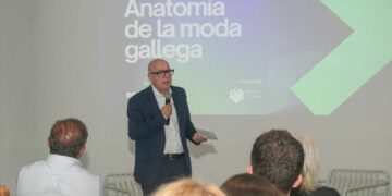 Xosé Regueira reivindica a moda galega como industria clave, xeradora de emprego e referente de identidade