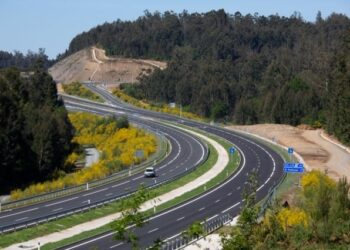 Transportes invierte 1,4 millones de euros en reparar dos taludes de la autovía A-54 en Guntín (Lugo)