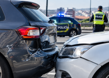 La Audiencia de A Coruña condena a seis años y medio de cárcel a un conductor por embestir el coche de su expareja