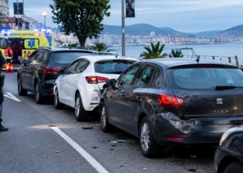 Una tarde de emergencias en Galicia: cinco coches chocan en Vigo, rescates en Baiona y Ourense y un fallecido