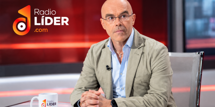 Jorge Buxadé explica en Radio Líder qué pasó en el acto de Vox en Santiago