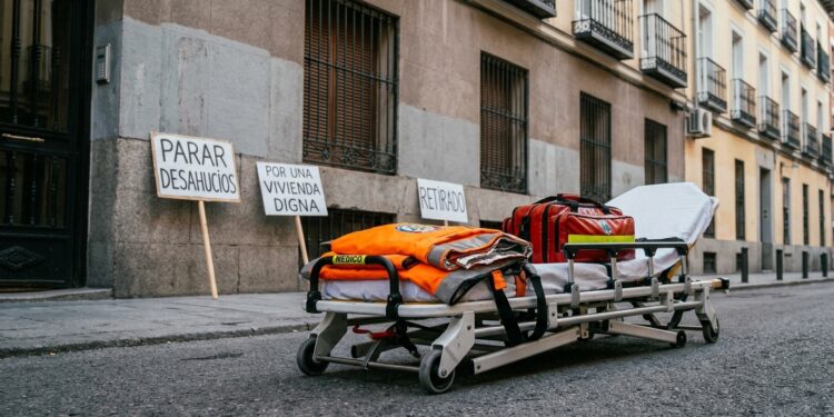 El desahucio de Maricarmen abre un intenso debate sobre vivienda, propiedad y responsabilidad política: el análisis de Antonio Lodeiro en Radio Líder