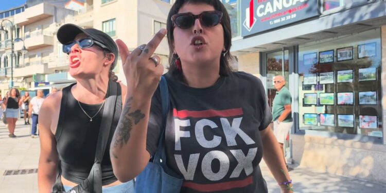 VOX denuncia amenazas y coacciones durante una mesa informativa en Cangas