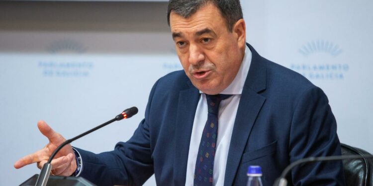Román Rodríguez fala en Matinal Líder sobre PISA, os móbiles e o futuro da educación en Galicia