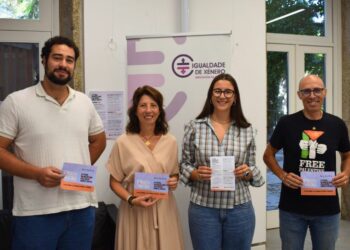 Santiago reúne a expertos y jóvenes para debatir sobre redes sociales, polarización y democracia