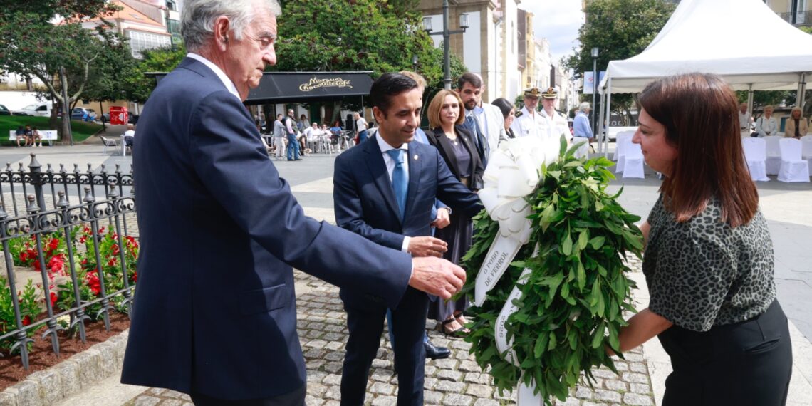 O alcalde de Ferrol preside a ofrenda ao Marqués de Amboage