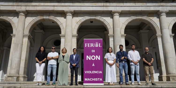 A Corporación municipal secunda un minuto de silencio pola última vítima de violencia de xénero