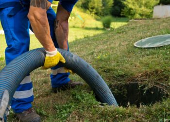 Lugo anuncia una solución para los vecinos del rural que todavía no tienen saneamiento