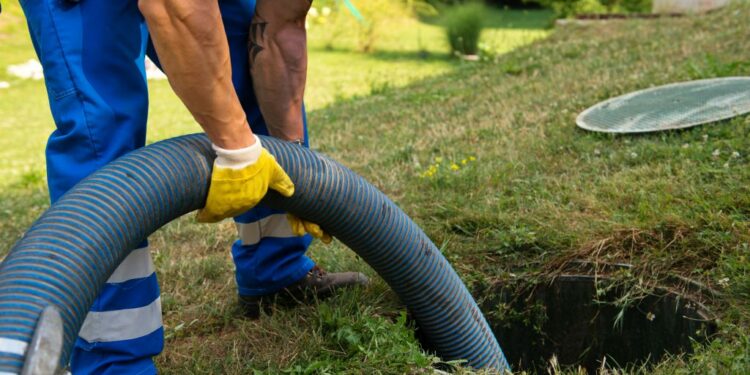 Lugo anuncia una solución para los vecinos del rural que todavía no tienen saneamiento