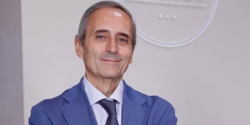 Agustín Río analiza en Radio Líder las oportunidades de negocio e inversión entre Galicia y el norte de Portugal.