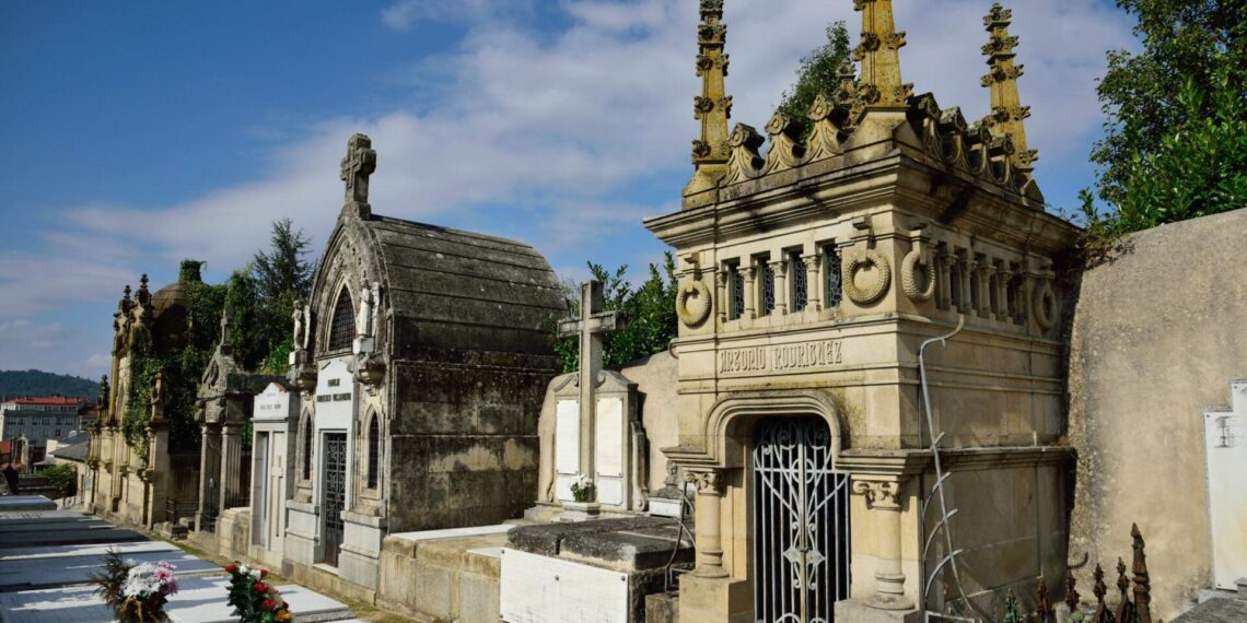 Cementerios de Ourense amplían horarios por Todos los Santos
