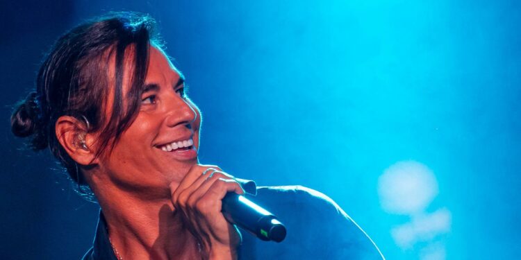 ulio Iglesias Jr. durante la promoción de su espectáculo ‘Julio Iglesias Experience’, con el que actuará en Vigo y A Coruña en octubre de 2026.