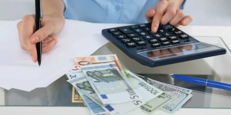 Revisar facturas, gastos, impagos y saldos fiscales antes de finalizar el año ayuda a preparar el cierre contable de las empresas.