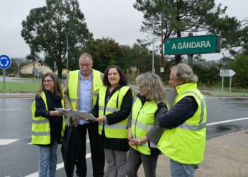 A delegada da Xunta visitou a zona na que se executará este itinerario que conectará Vilanova e A Seara, na parroquia de San Pedro de Nós, en Oleiros, e o núcleo rural do Pastel, na parroquia de San Xoán de Pravio, en Cambre