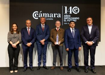 Representantes institucionales y empresariales durante el acto del 140 aniversario de la Cámara de Comercio de A Coruña en el Club Cámara Noroeste.