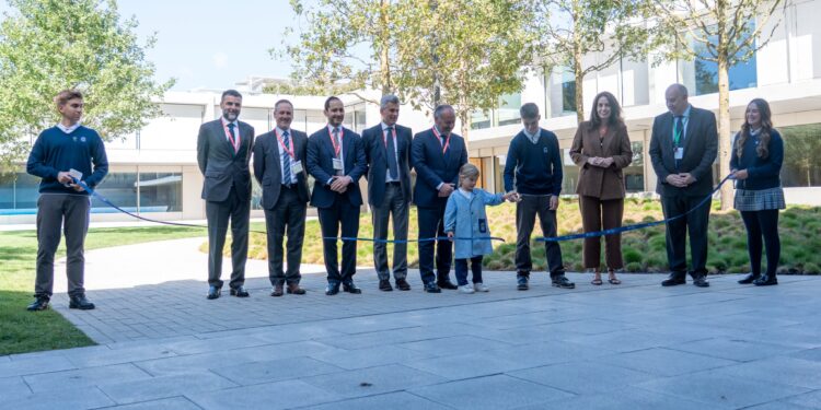 CORUÑA BRITISH SCHOOL CORTE DE CINTA