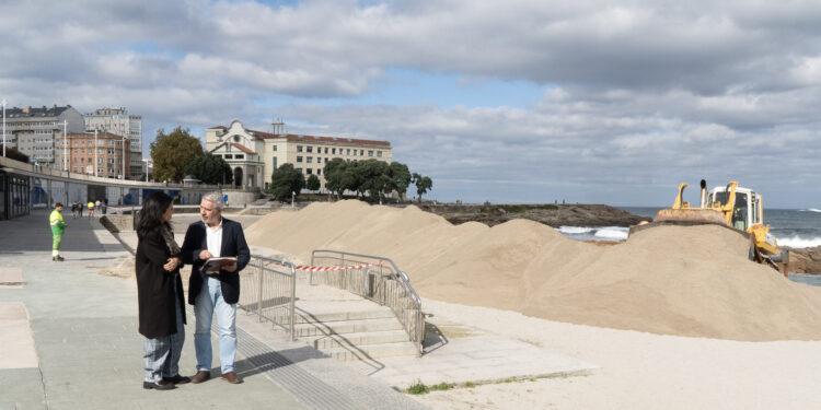 A Coruña levanta a duna de Riazor: unha barreira de máis de dous metros para protexer o paseo marítimo