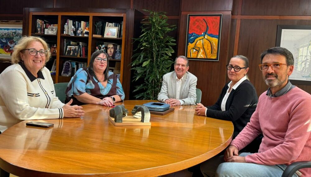 Vigo prevé aumentar as axudas de comedor e libros ata os 70 euros mensuais por alumno en 2027.