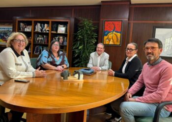 Vigo prevé aumentar as axudas de comedor e libros ata os 70 euros mensuais por alumno en 2027.